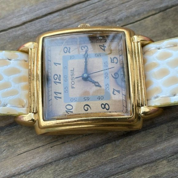 Vintage Fossil Wrist Watch Gold Tone Case analog Ladies Wrist Watch Read Desc - Picture 10 of 12